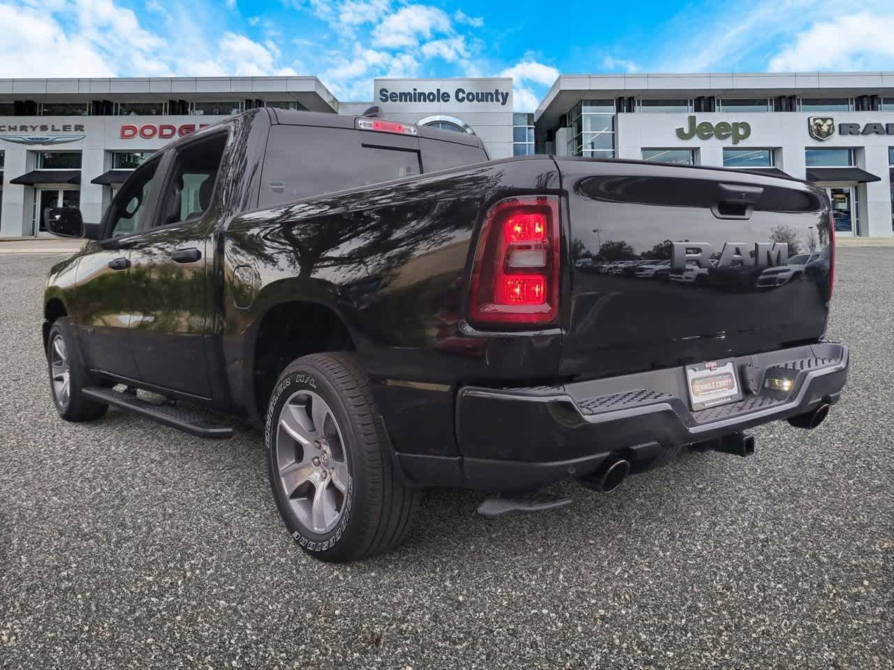 2026 RAM Ram 1500 RAM 1500 EXPRESS CREW CAB 4X2 5'7' BOX