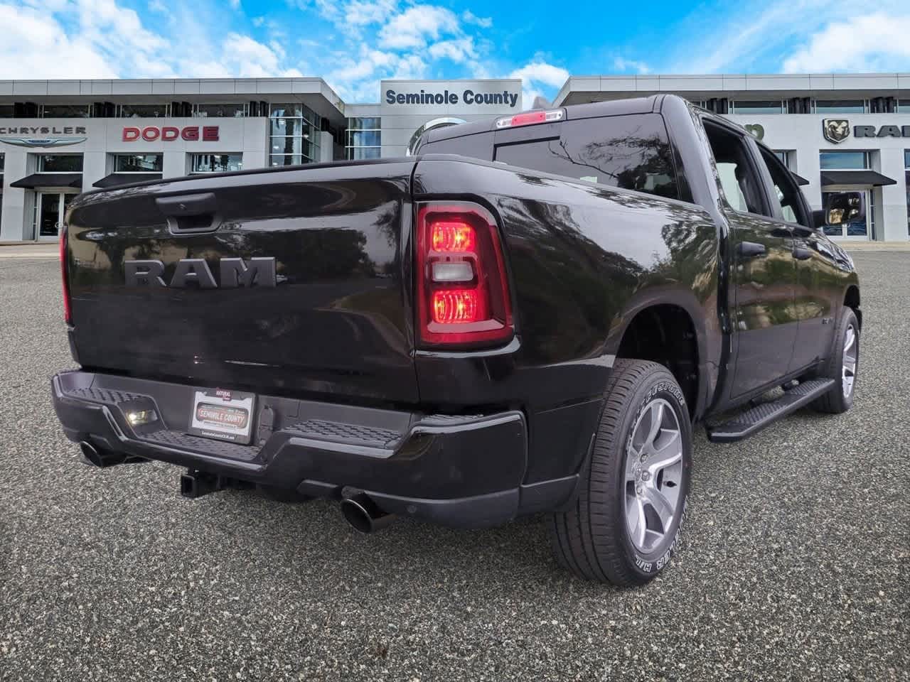 2026 RAM Ram 1500 RAM 1500 EXPRESS CREW CAB 4X2 5'7' BOX