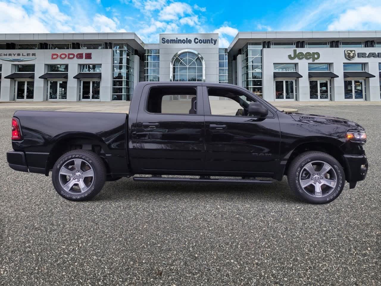 2026 RAM Ram 1500 RAM 1500 EXPRESS CREW CAB 4X2 5'7' BOX