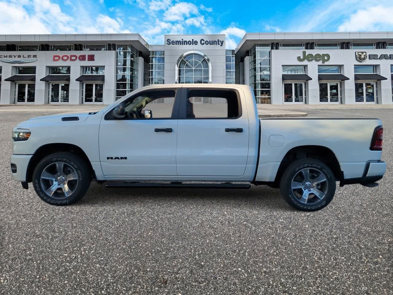 2026 RAM Ram 1500 RAM 1500 EXPRESS CREW CAB 4X2 5'7' BOX