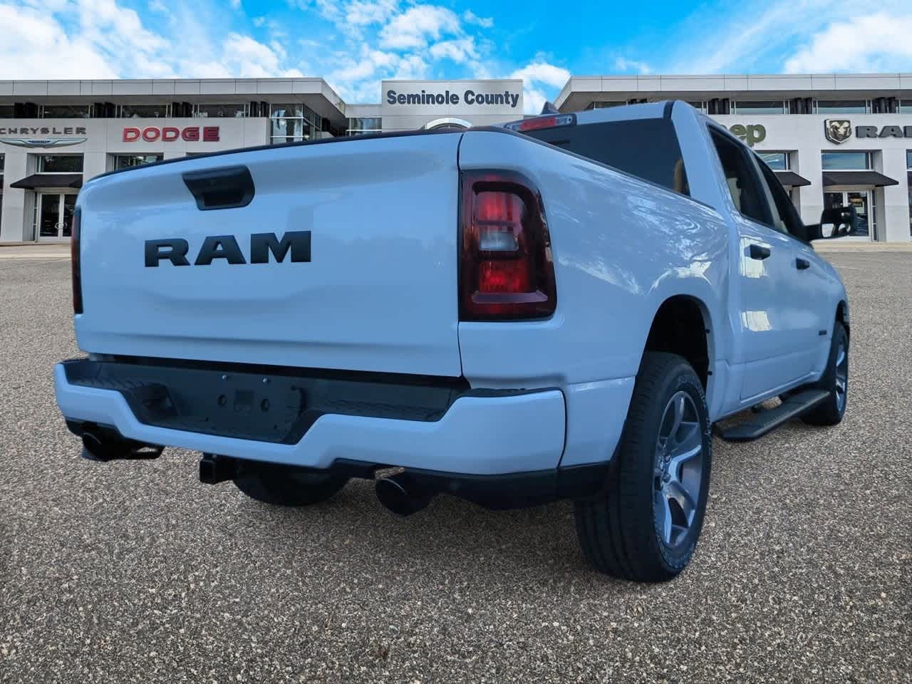 2026 RAM Ram 1500 RAM 1500 EXPRESS CREW CAB 4X2 5'7' BOX