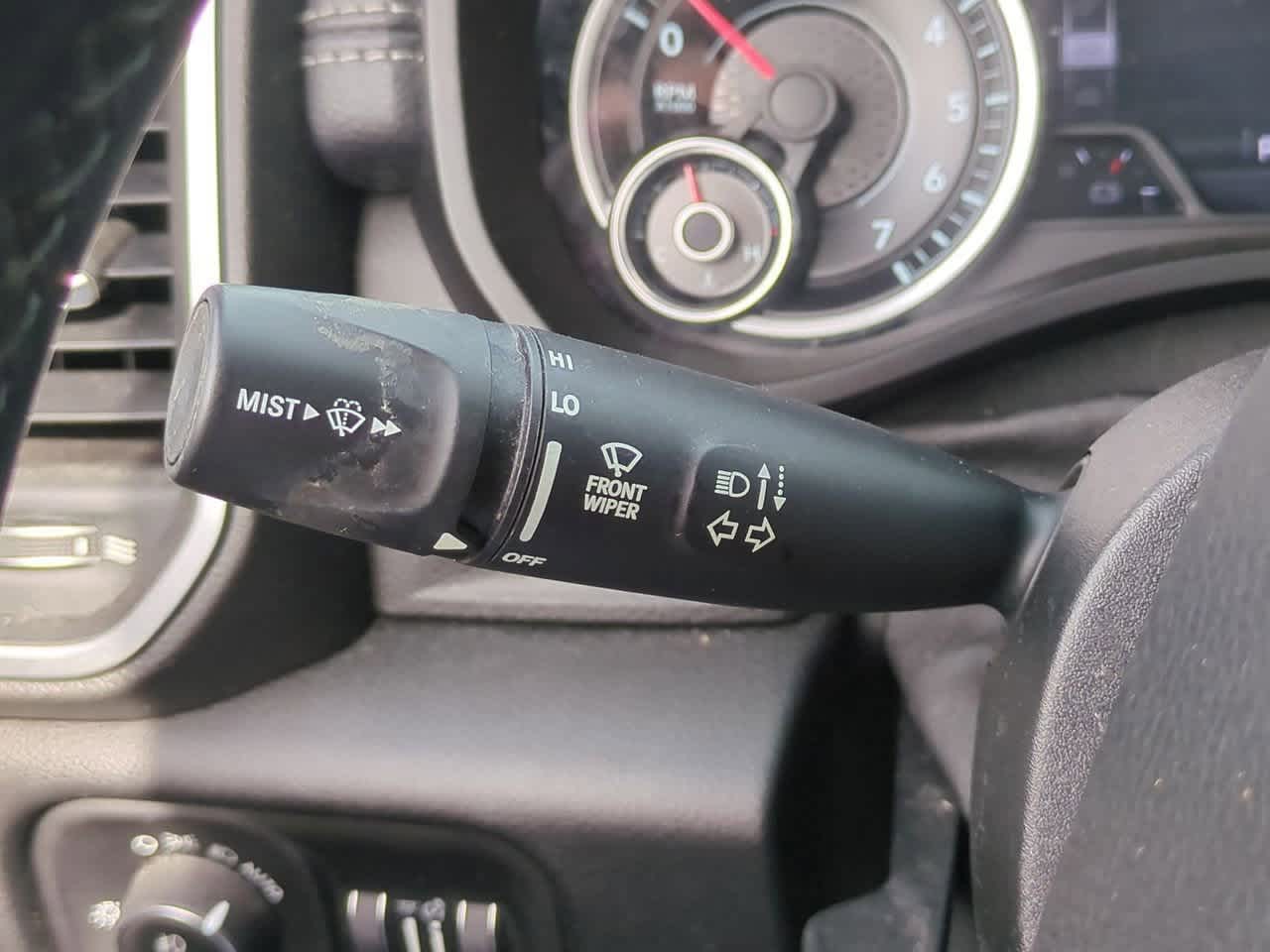 2019 RAM 1500 Laramie Crew Cab 4x2 5'7' Box