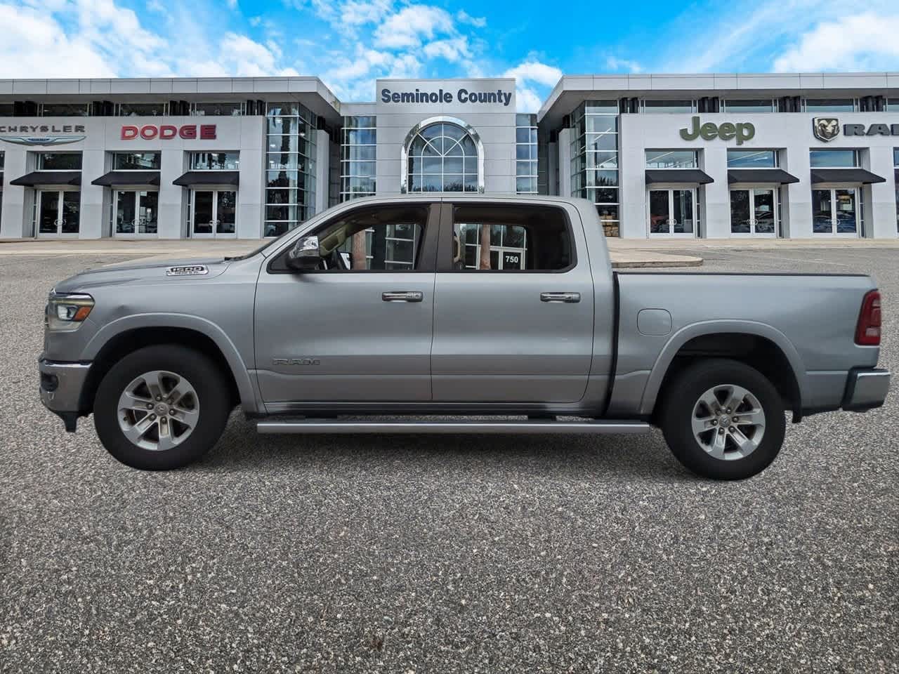 2019 RAM 1500 Laramie Crew Cab 4x2 5'7' Box