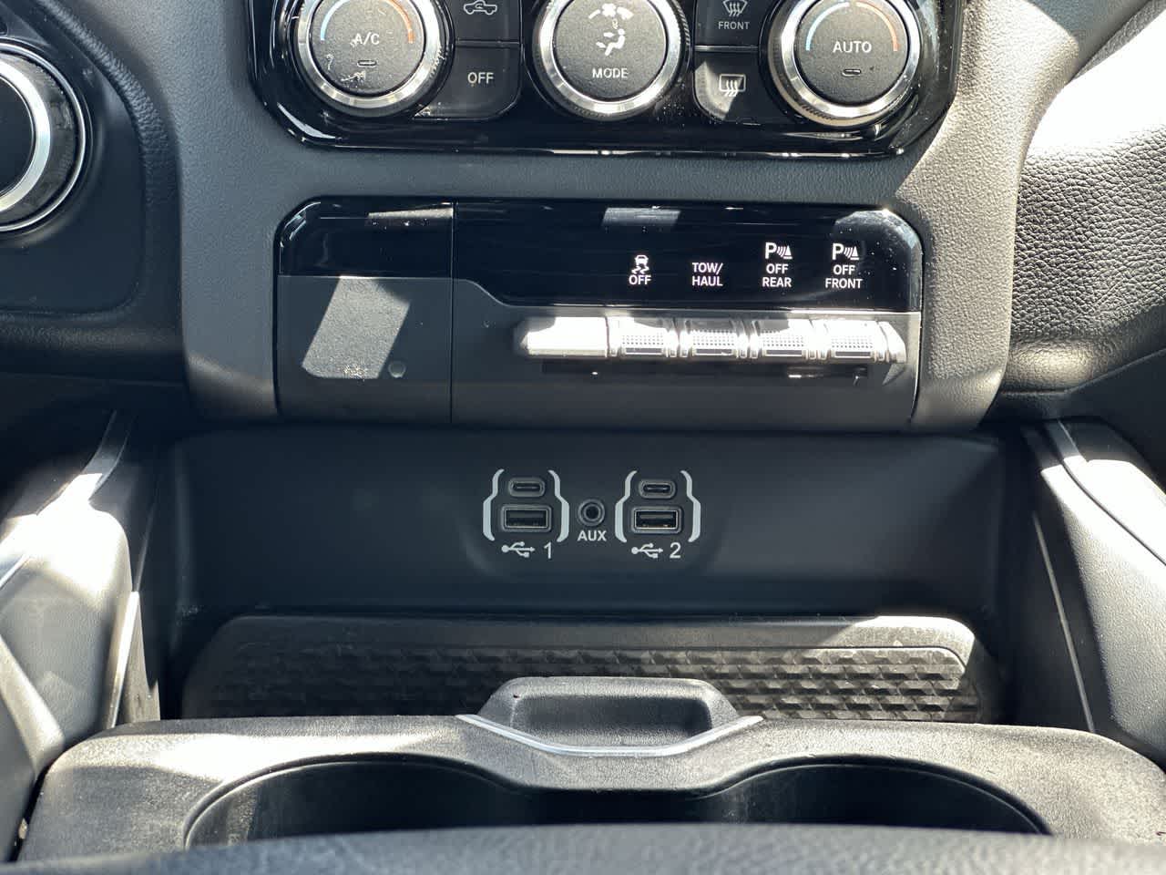 2022 RAM 1500 Big Horn Crew Cab 4x4 5'7' Box