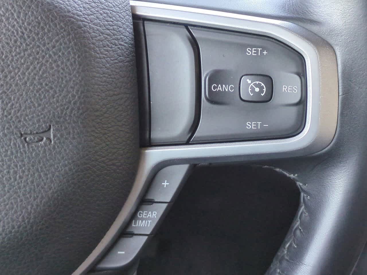 2022 RAM 1500 Big Horn Crew Cab 4x4 5'7' Box