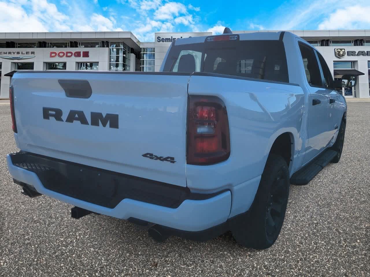 2026 RAM Ram 1500 RAM 1500 EXPRESS CREW CAB 4X4 5'7' BOX