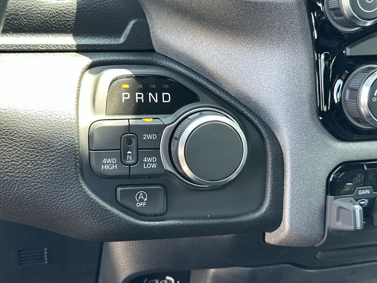 2026 RAM Ram 1500 RAM 1500 TRADESMAN CREW CAB 4X4 5'7' BOX