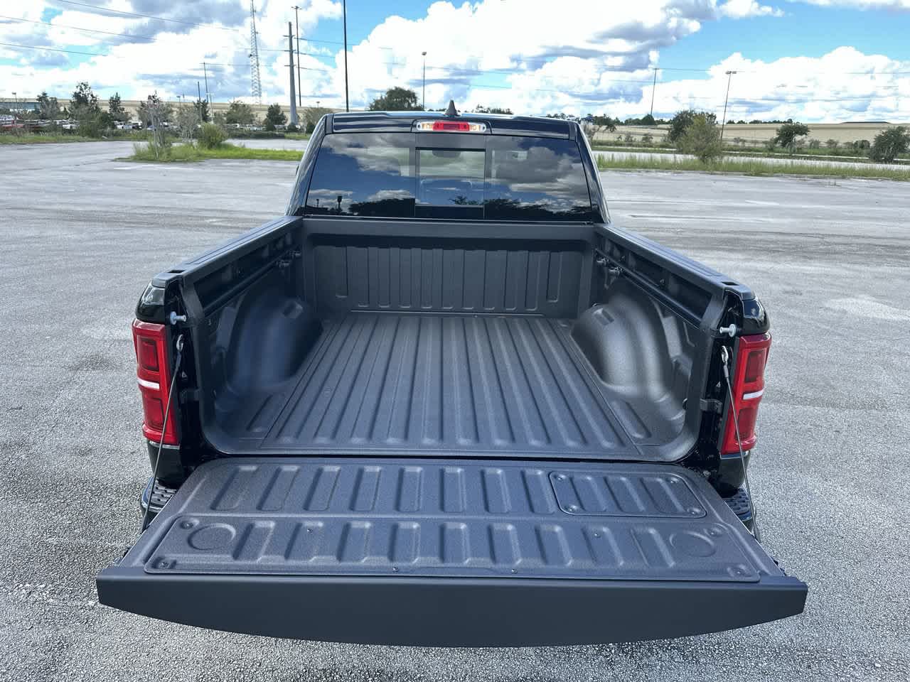 2027 RAM Ram 1500 RAM 1500 LIMITED CREW CAB 4X4 5'7' BOX
