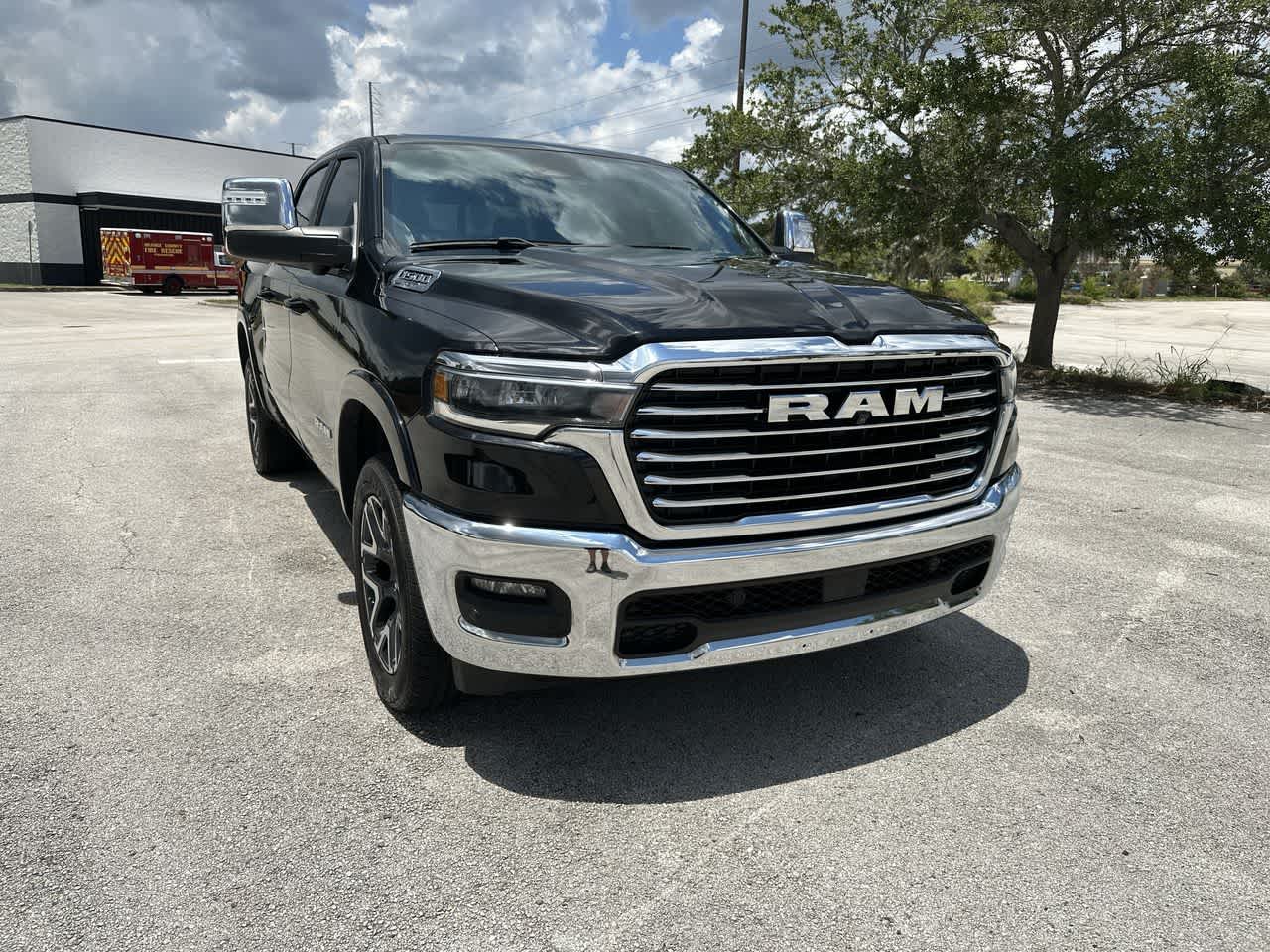 2025 RAM 1500 Laramie Crew Cab 4x4 5'7' Box