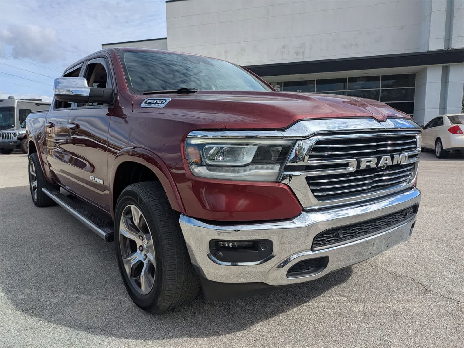 2019 RAM 1500 Laramie Crew Cab 4x4 5'7' Box