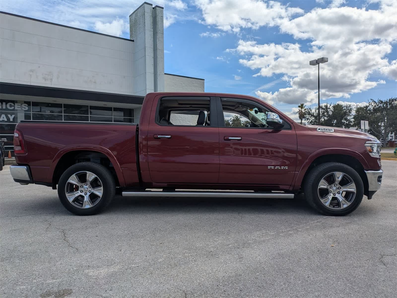2019 RAM 1500 Laramie Crew Cab 4x4 5'7' Box