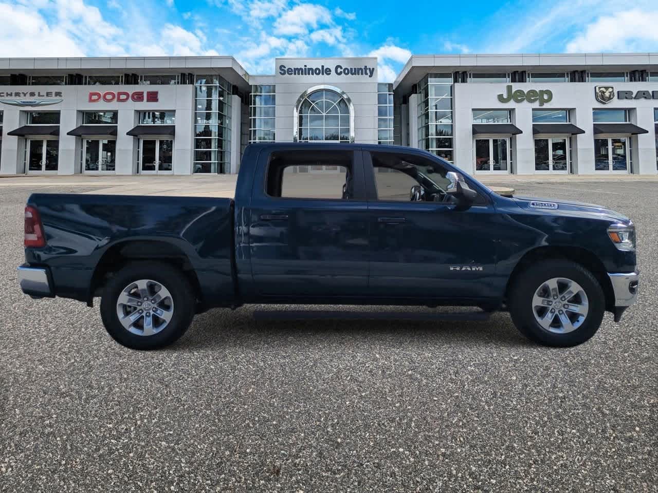 2023 RAM 1500 Laramie Crew Cab 4x4 5'7' Box