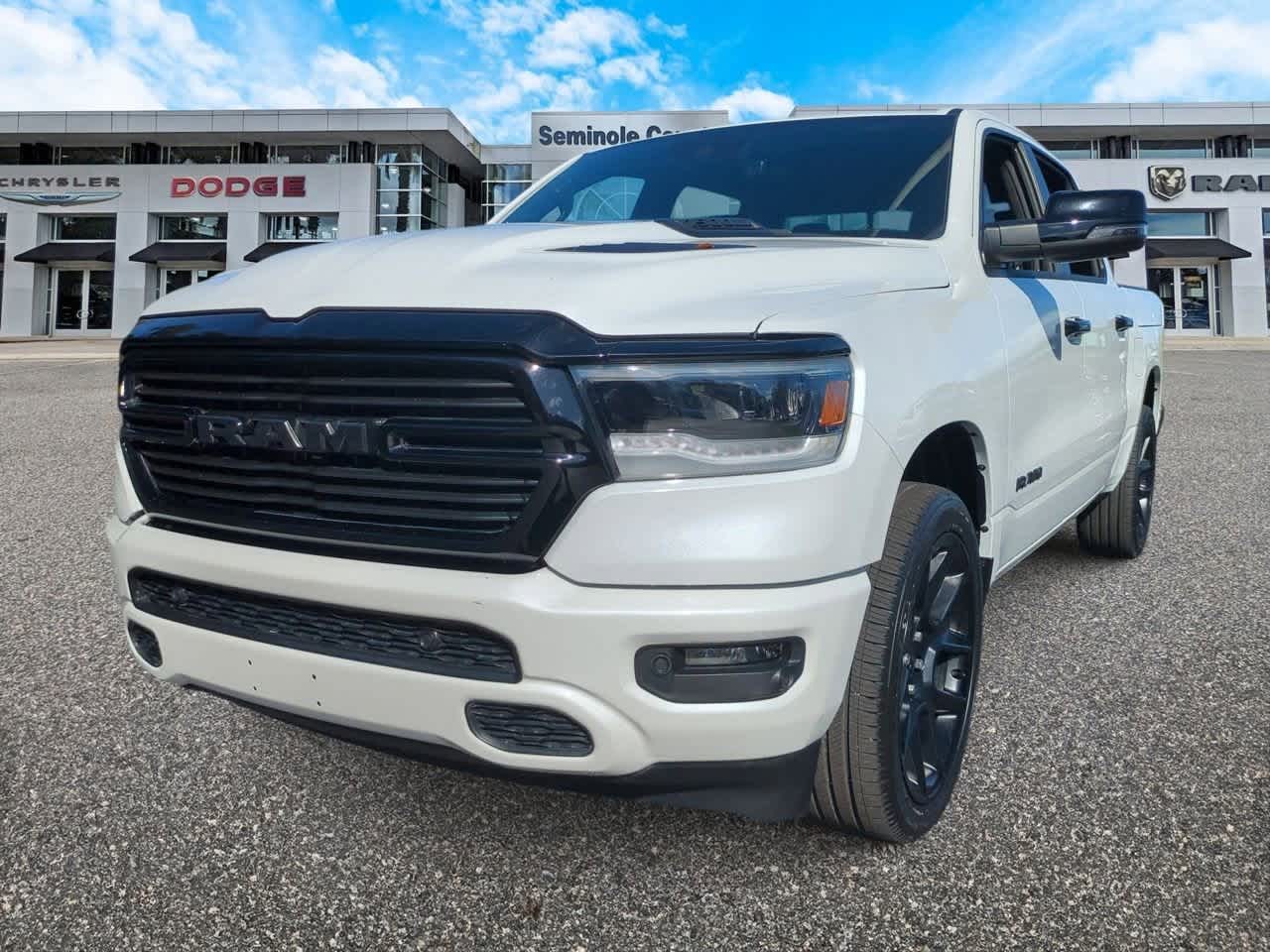 2024 RAM 1500 Laramie Crew Cab 4x4 5'7' Box