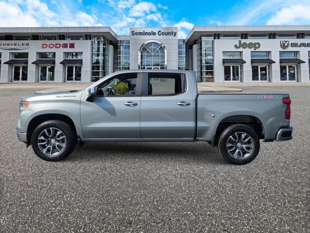 2024 Chevrolet Silverado 1500 4WD Crew Cab Short Bed LT with 2FL