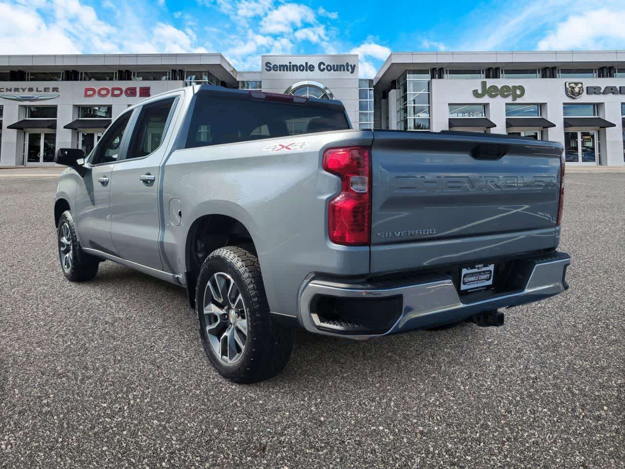 2024 Chevrolet Silverado 1500 4WD Crew Cab Short Bed LT with 2FL