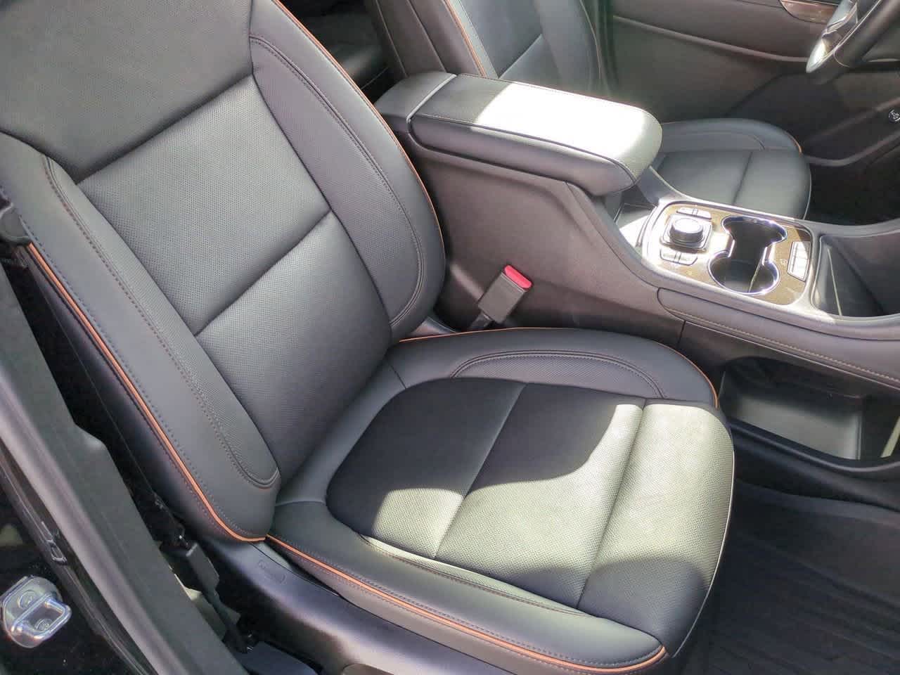 2023 GMC Acadia AWD AT4