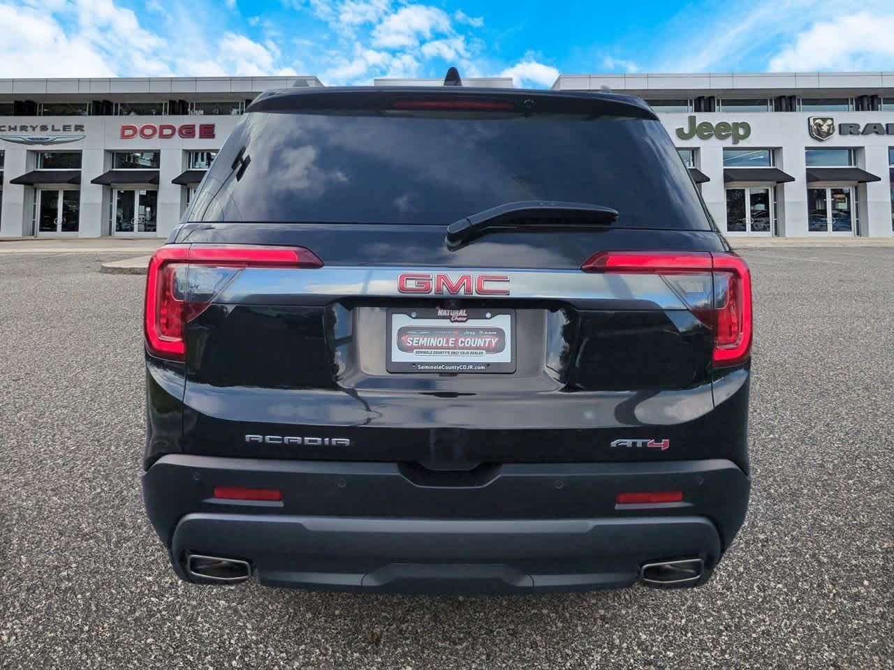 2023 GMC Acadia AWD AT4