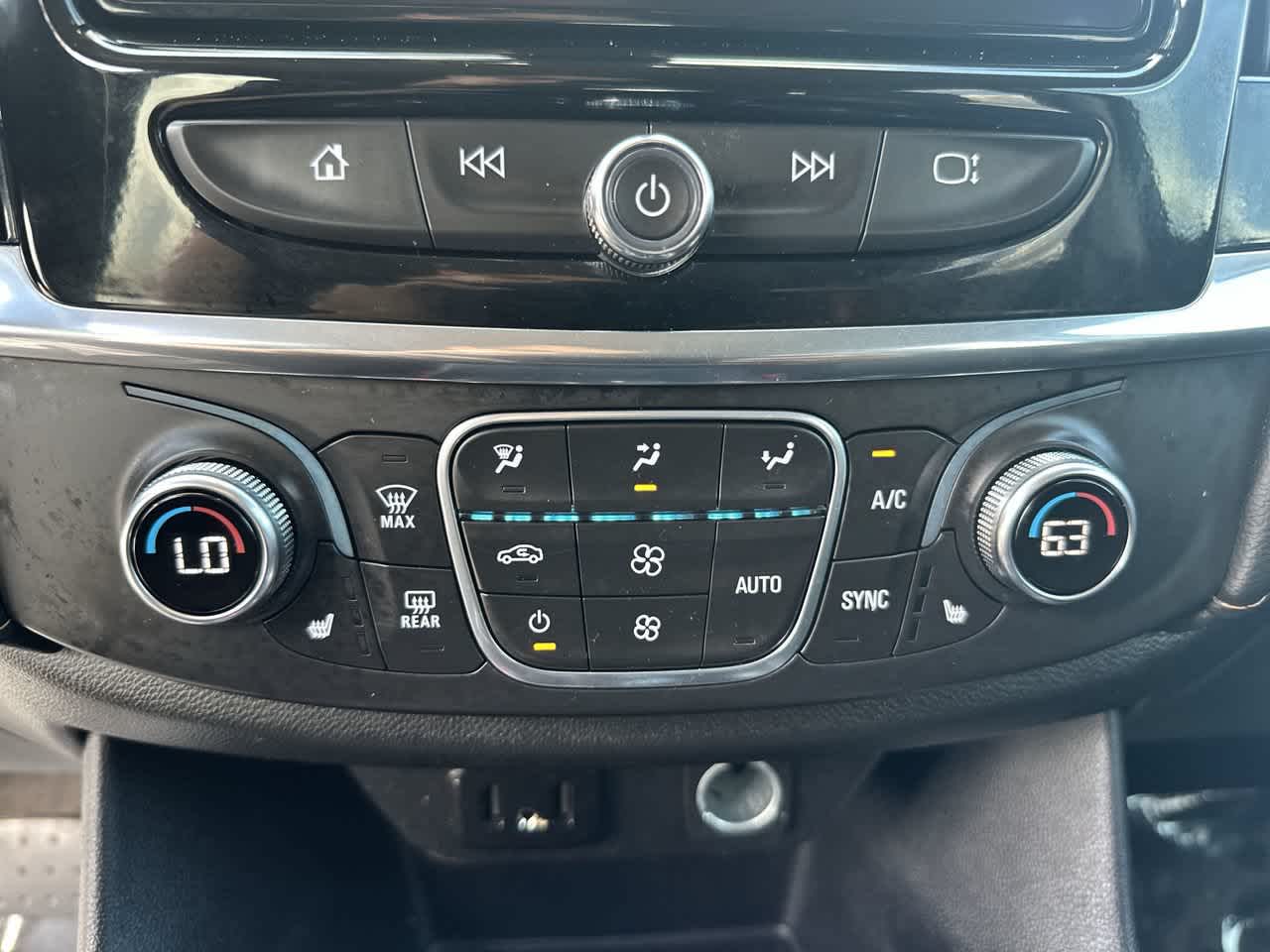 2020 Chevrolet Traverse FWD LT Leather