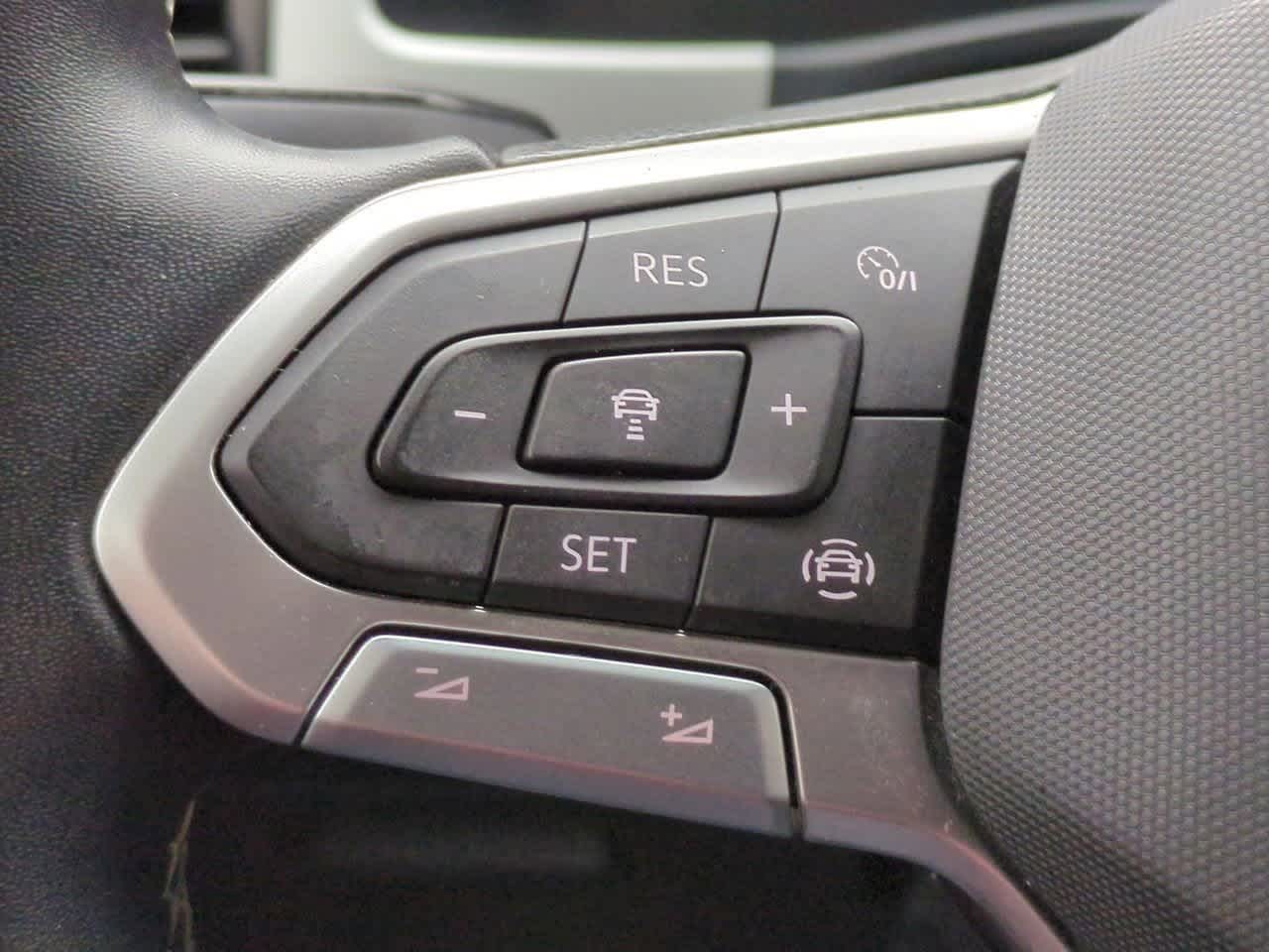 2023 Volkswagen Atlas 2.0T SE w/Technology