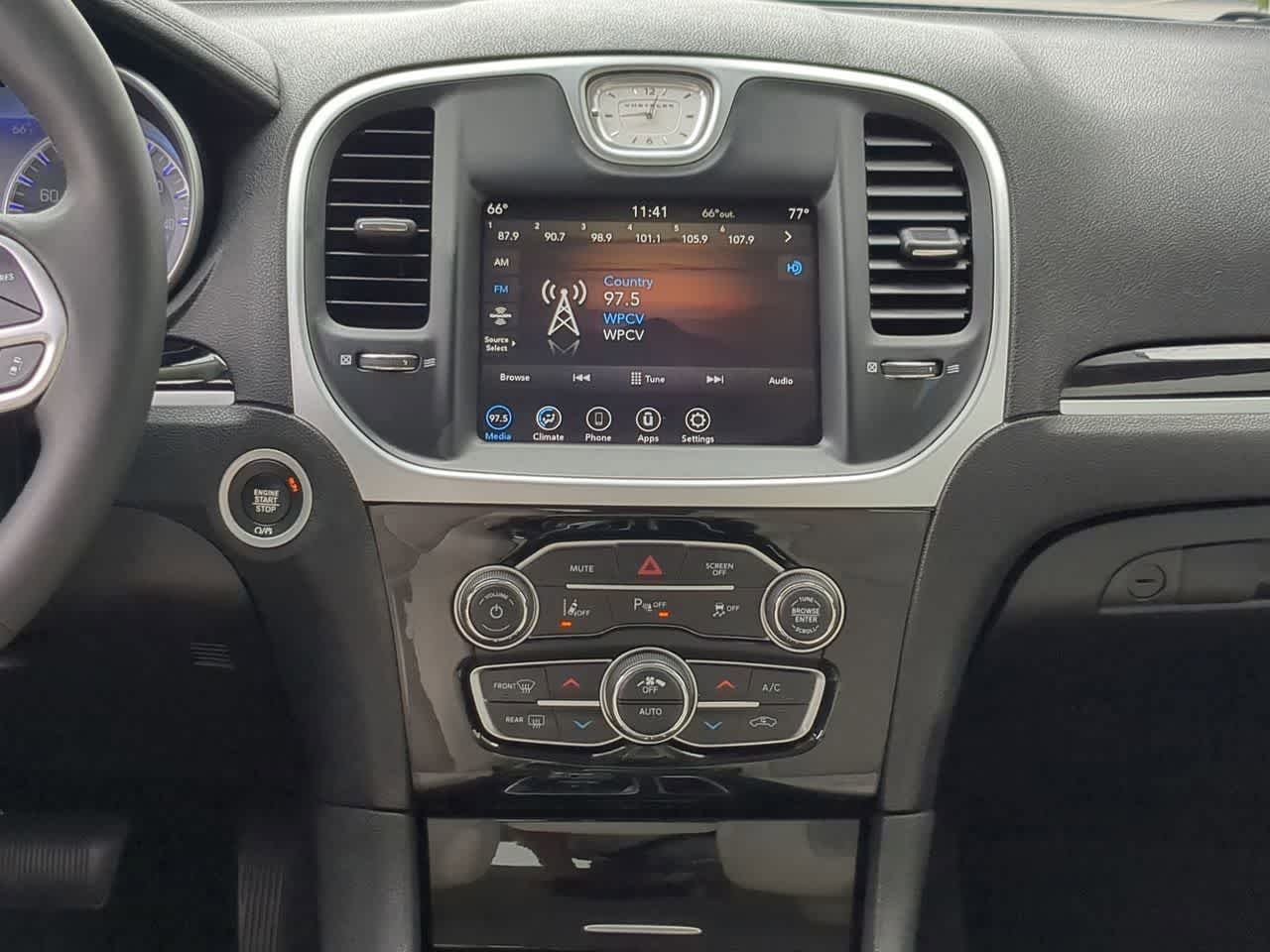 2023 Chrysler 300 Touring