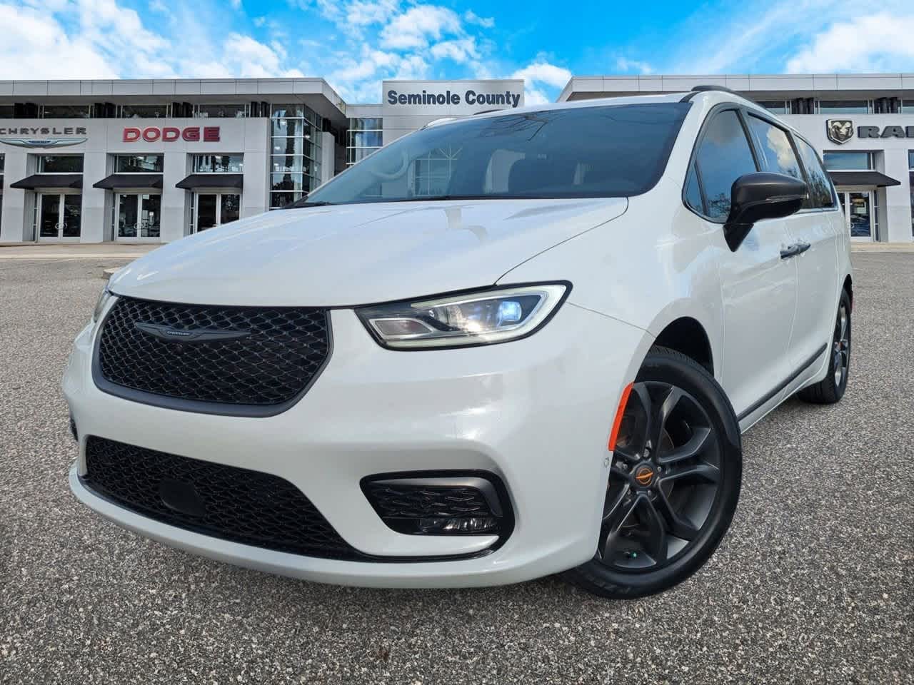 2024 Chrysler Pacifica Touring L