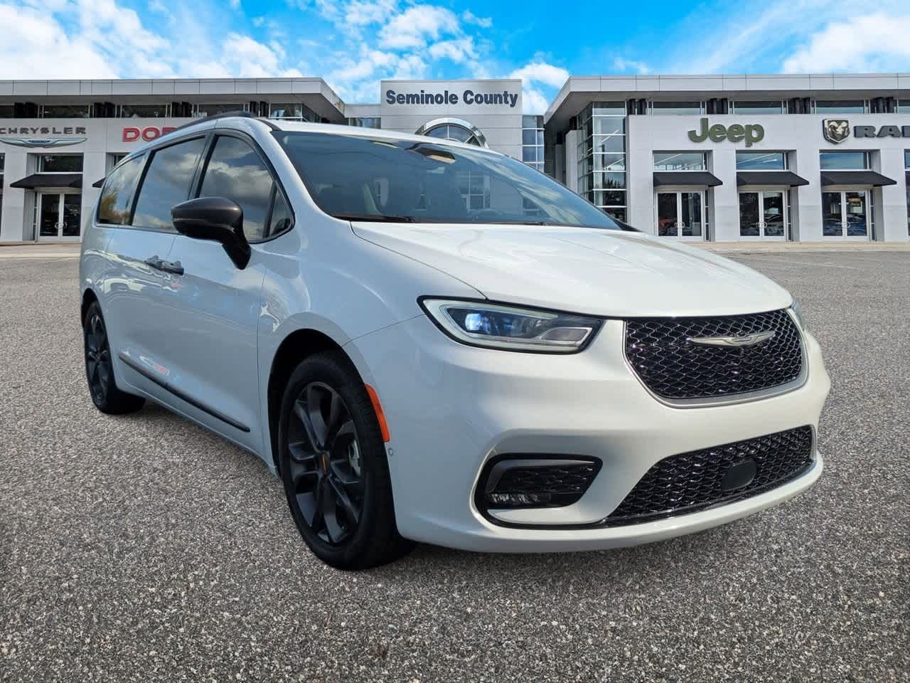 2024 Chrysler Pacifica Touring L