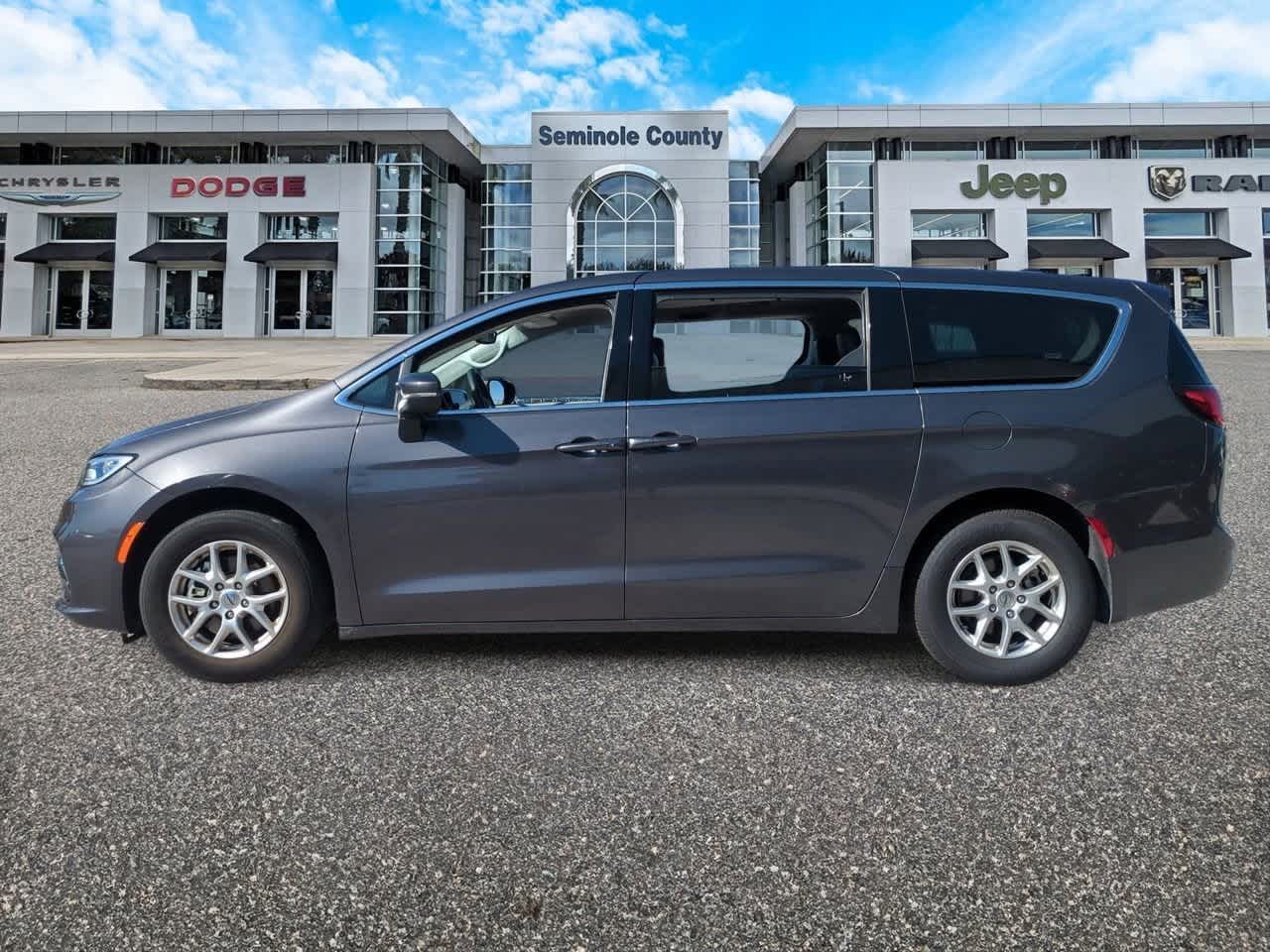 2023 Chrysler Pacifica Touring L