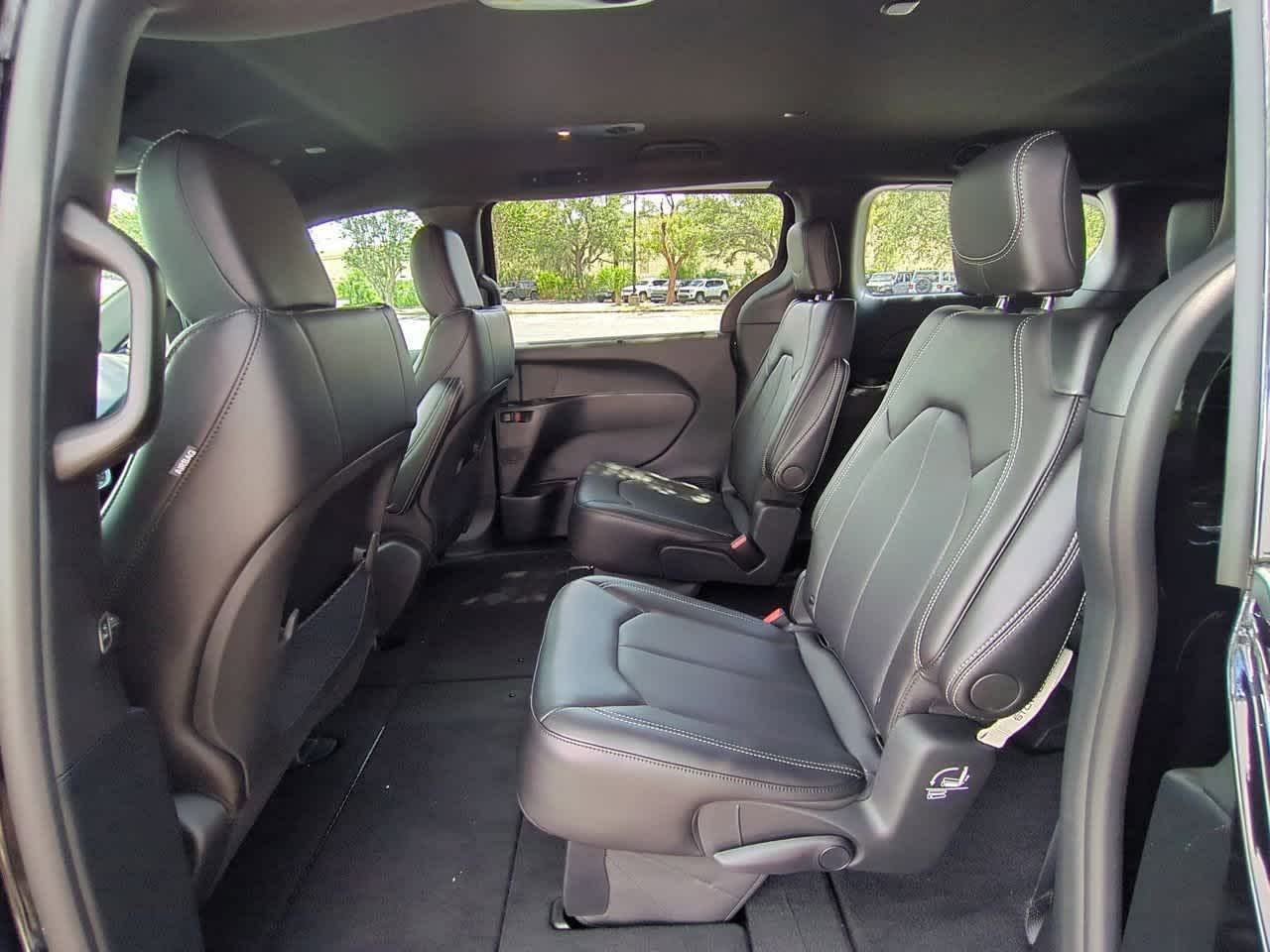 2026 Chrysler Voyager VOYAGER LX