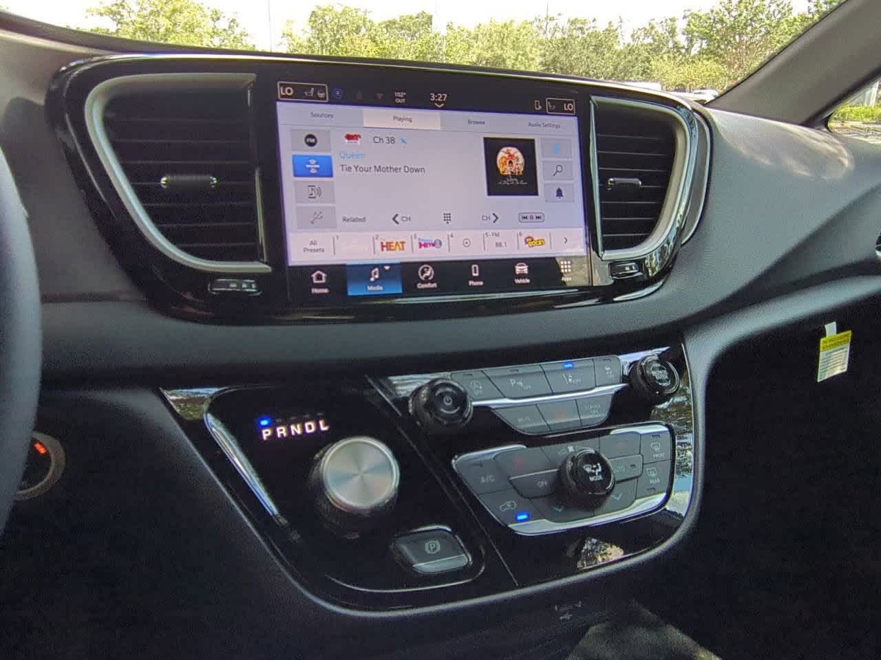 2026 Chrysler Voyager VOYAGER LX