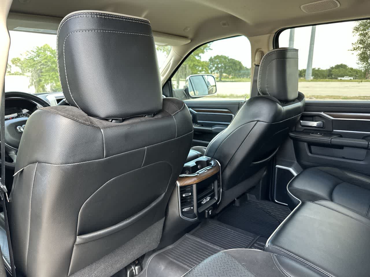 2022 RAM 3500 Laramie Crew Cab 4x2 6'4' Box