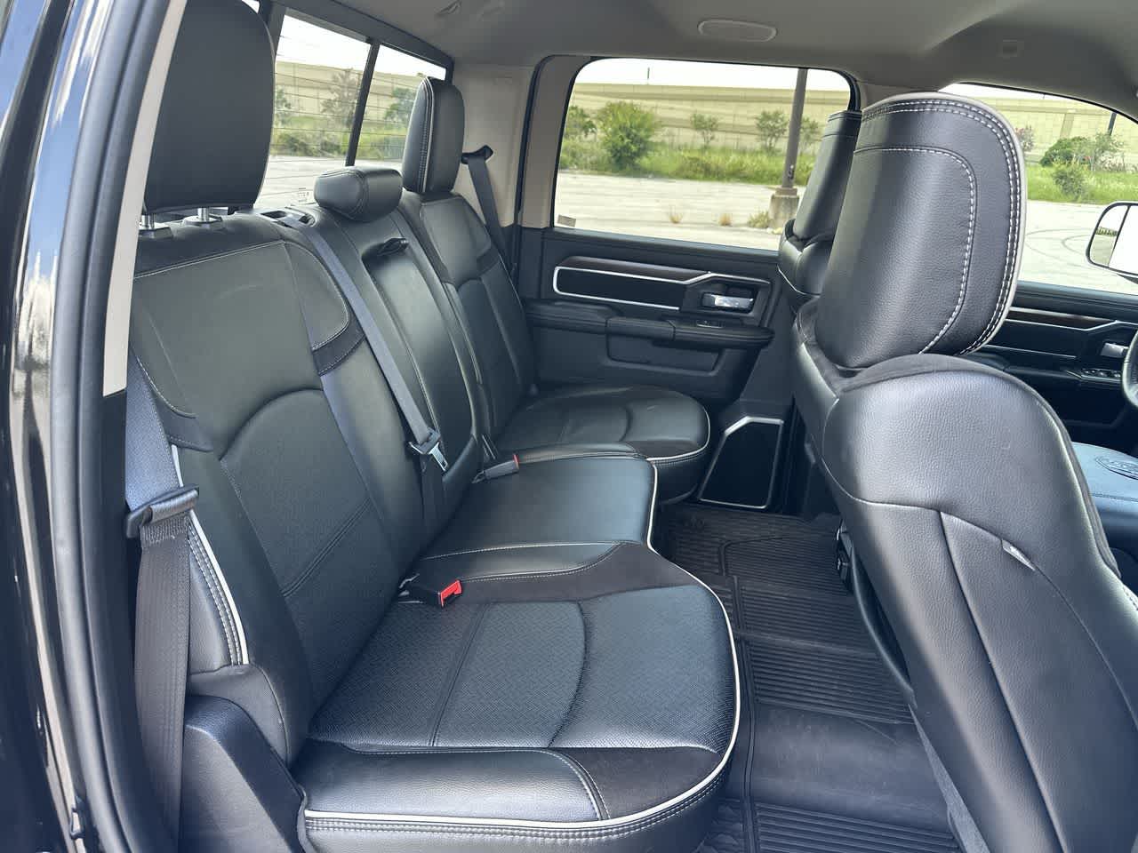 2022 RAM 3500 Laramie Crew Cab 4x2 6'4' Box