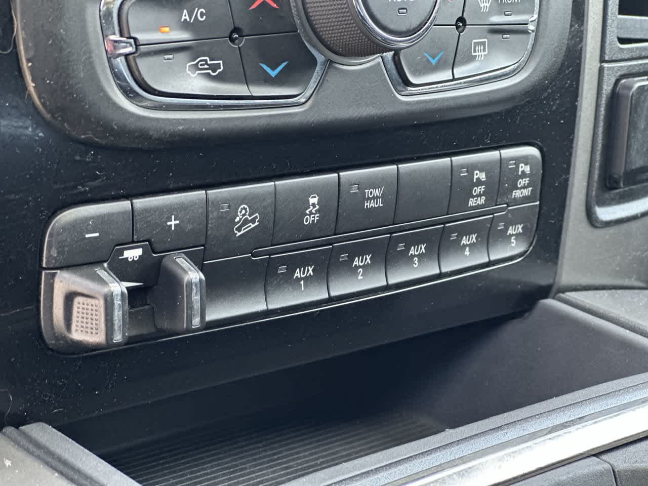 2018 RAM 2500 Laramie Crew Cab 4x4 6'4' Box