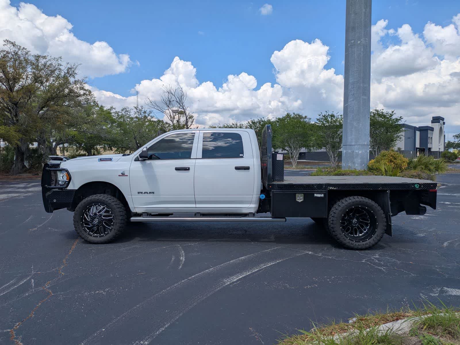 2022 RAM 3500 Chassis Tradesman/SLT/Laramie/Limited