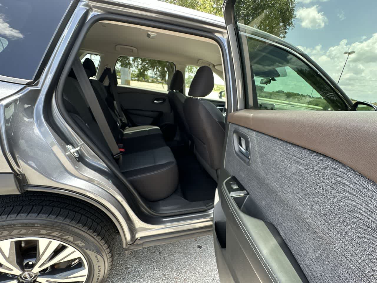 2023 Nissan Rogue SV FWD