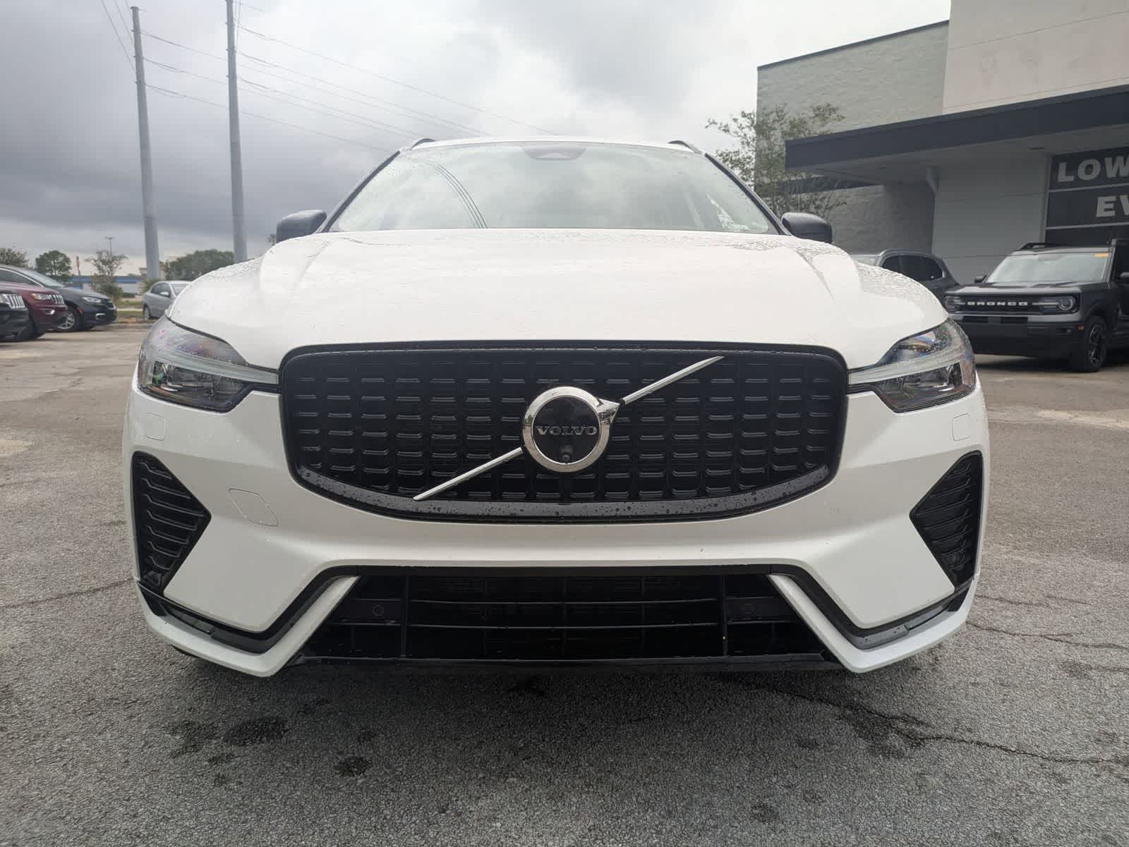 2024 Volvo XC60 B5 Plus Dark Theme