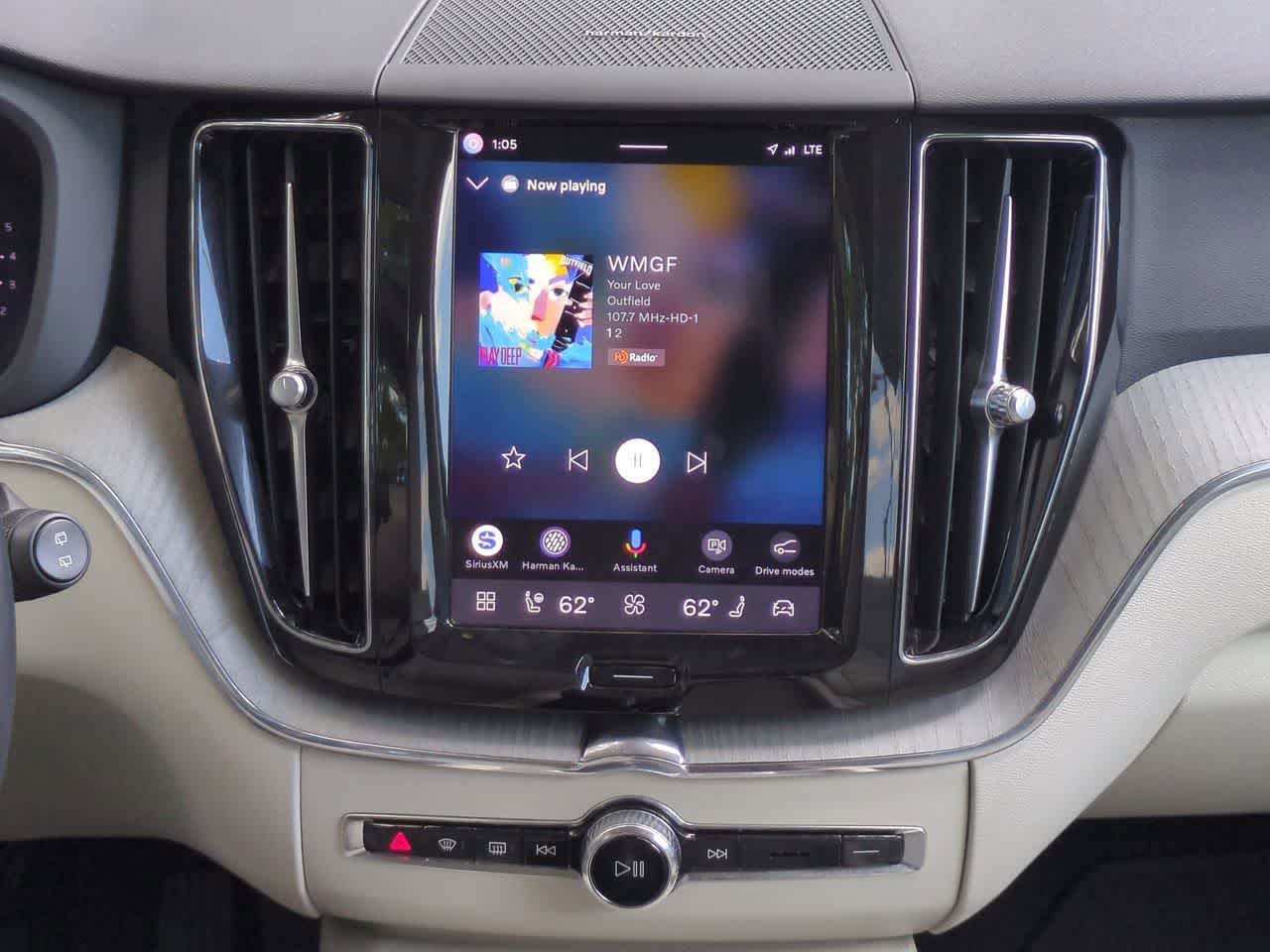 2024 Volvo XC60 B5 Plus Dark Theme