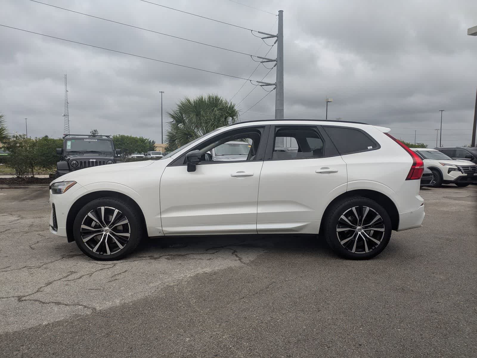 2024 Volvo XC60 B5 Plus Dark Theme