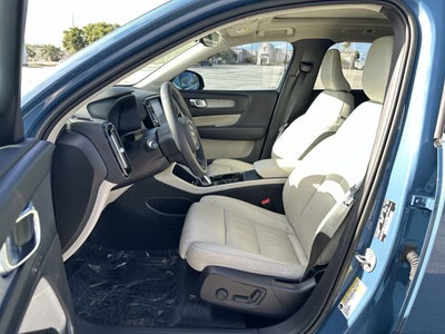 2023 Volvo XC40 B5 Plus Bright Theme