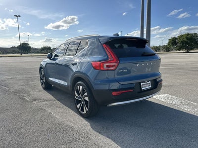 2023 Volvo XC40 B5 Plus Bright Theme