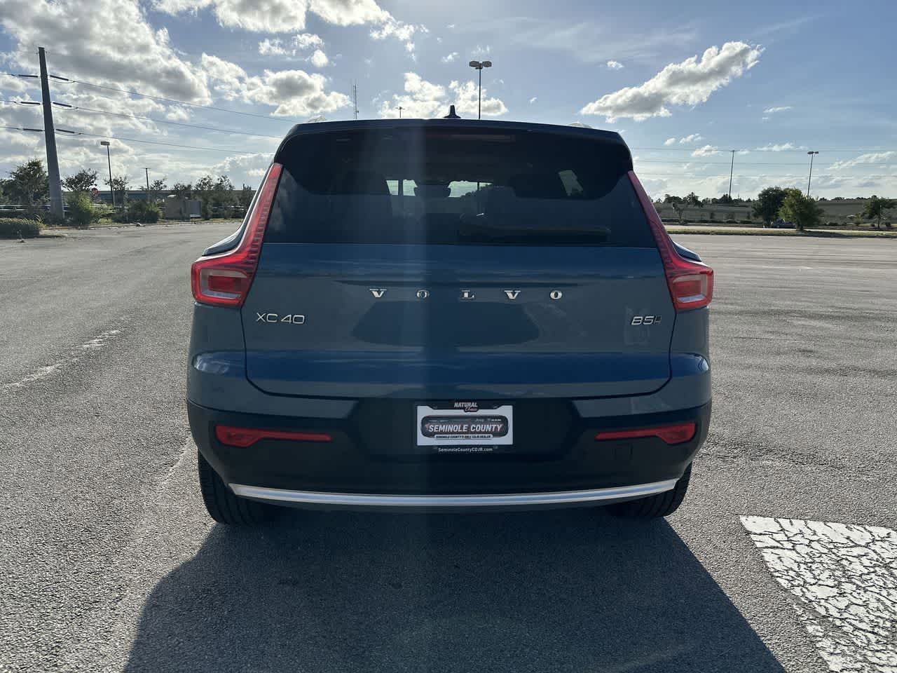 2023 Volvo XC40 B5 Plus Bright Theme