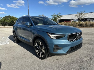 2023 Volvo XC40 B5 Plus Bright Theme