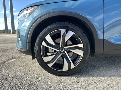 2023 Volvo XC40 B5 Plus Bright Theme