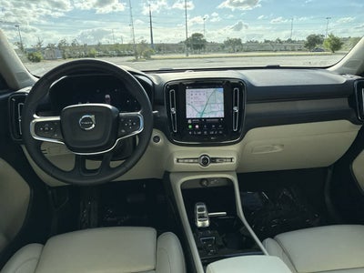 2023 Volvo XC40 B5 Plus Bright Theme