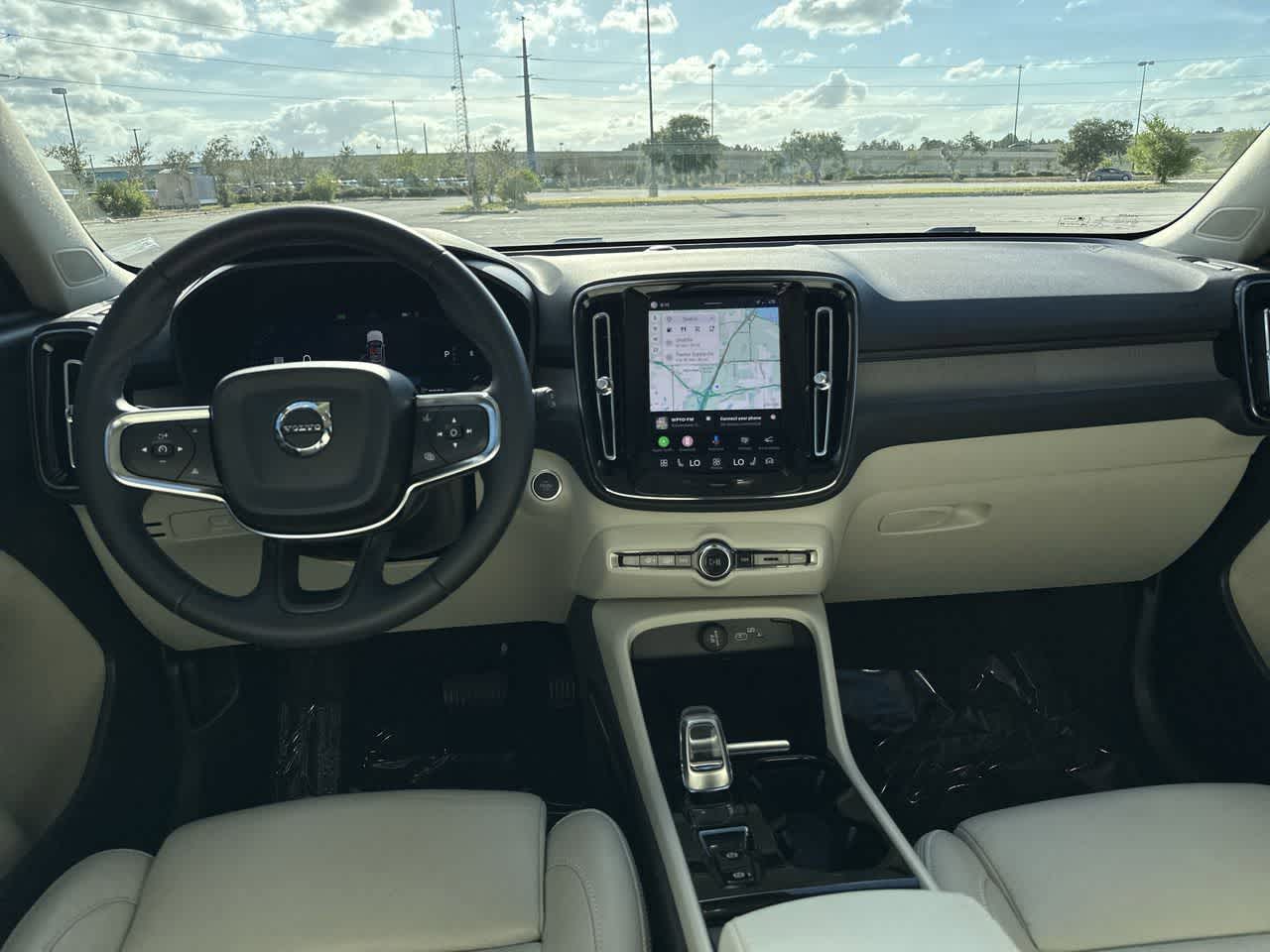 2023 Volvo XC40 B5 Plus Bright Theme