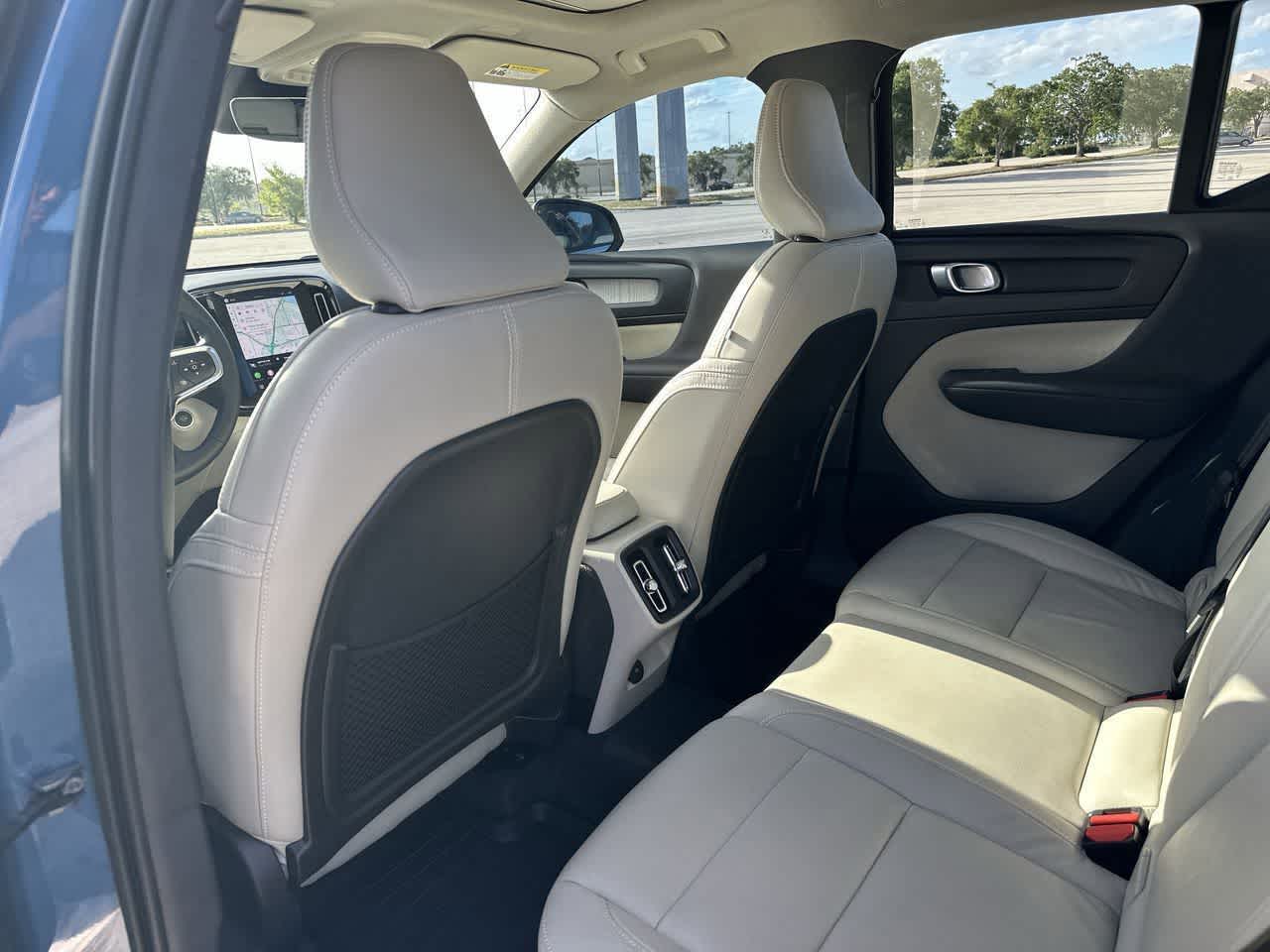 2023 Volvo XC40 B5 Plus Bright Theme