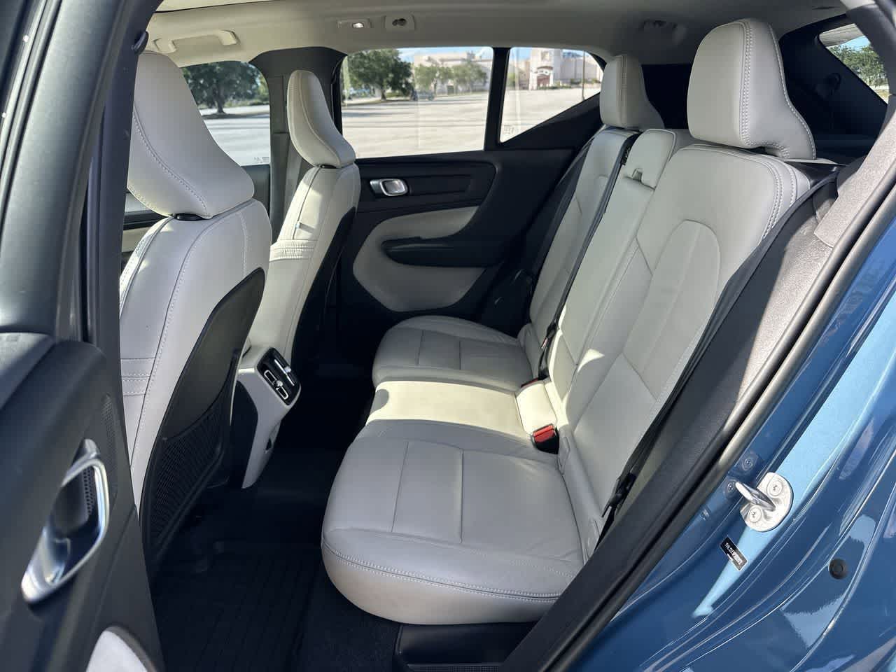 2023 Volvo XC40 B5 Plus Bright Theme