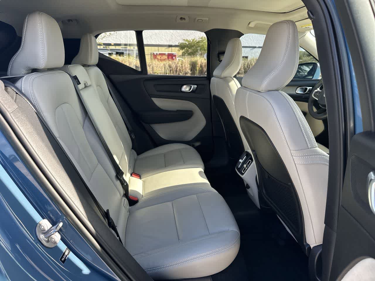 2023 Volvo XC40 B5 Plus Bright Theme