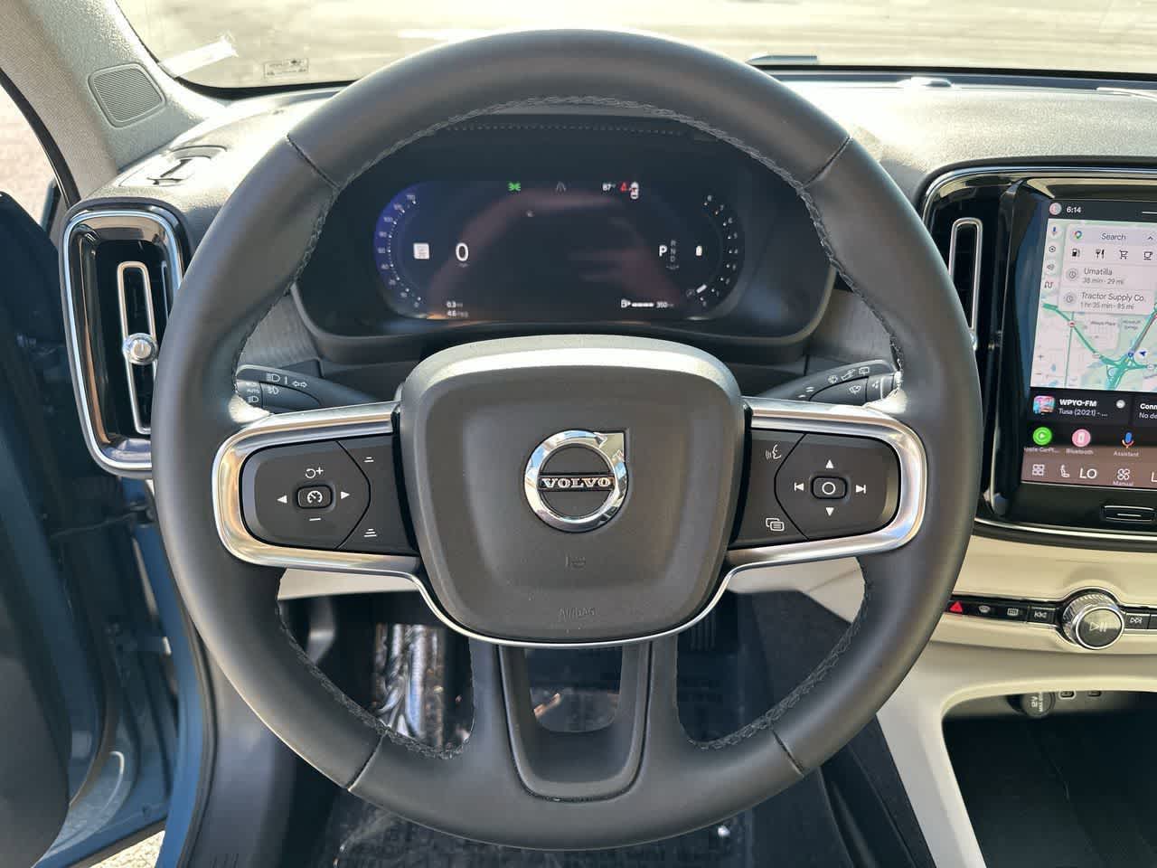 2023 Volvo XC40 B5 Plus Bright Theme