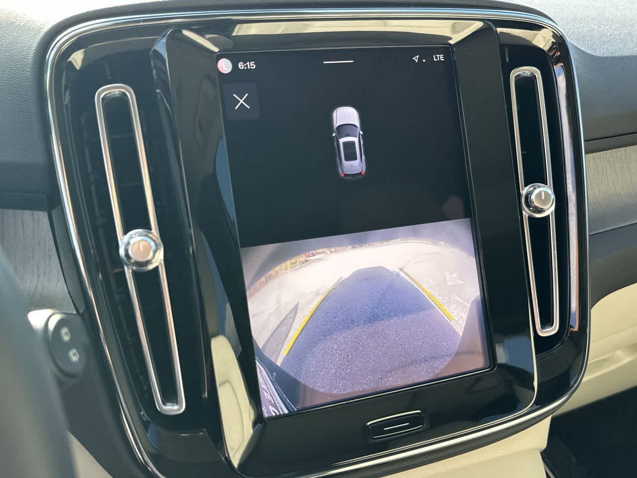 2023 Volvo XC40 B5 Plus Bright Theme