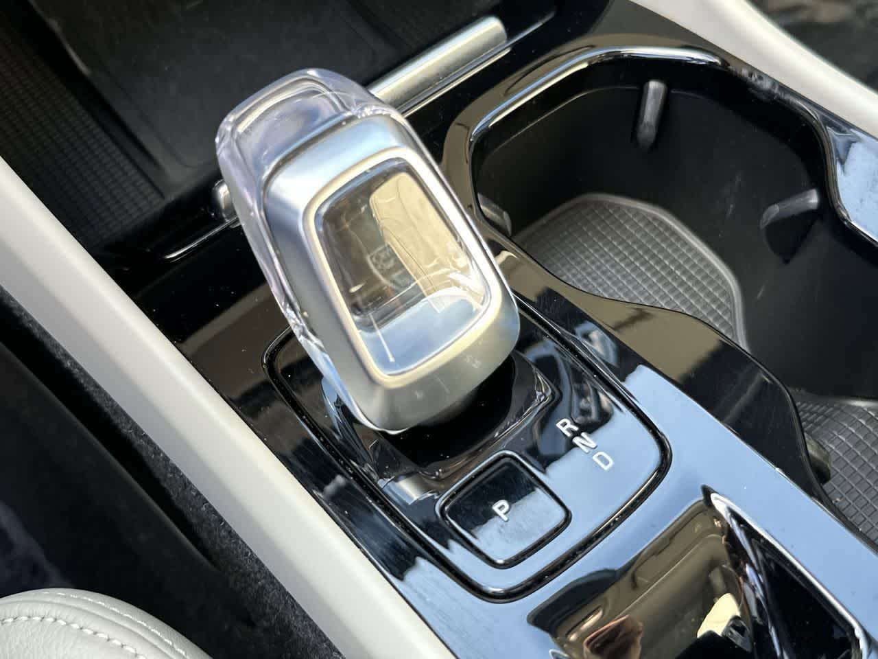 2023 Volvo XC40 B5 Plus Bright Theme